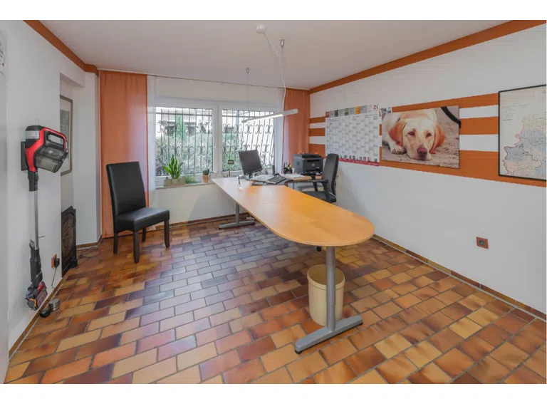 Souterrain Büro