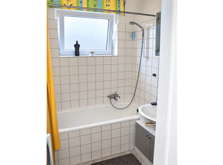 Bad, 2-Zimmer-Wohnung mit Balkon zum Kauf in Düsseldorf