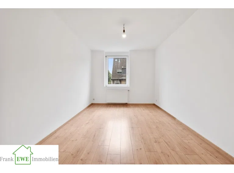 Schlafzimmer, 3-Zimmer-Wohnung mit Garten zum Kauf in Eller