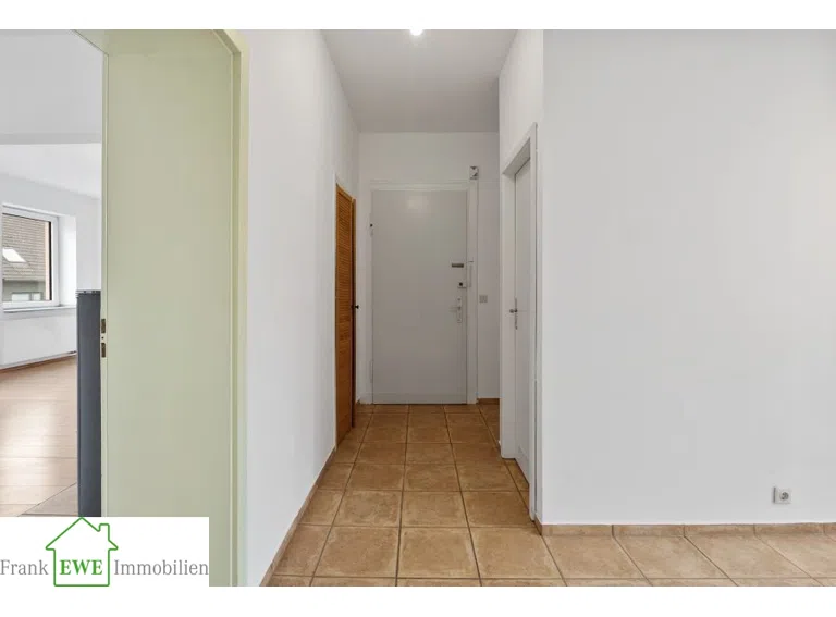 Diele, 3-Zimmer-Wohnung mit Garten zum Kauf in Düsseldorf Eller