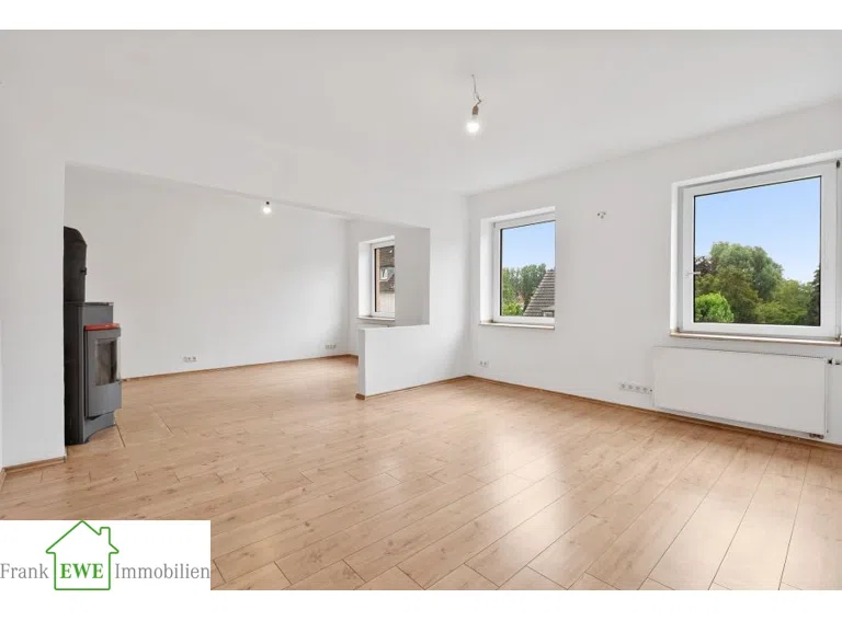 Wohn-Esszimmer. 3-Zimmer-Wohnung mit Garten zum Kauf in Eller