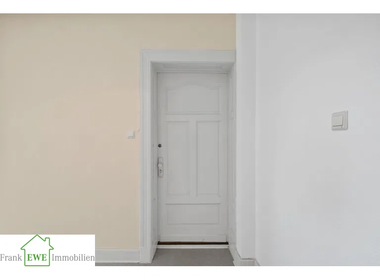 Wohnungseingang rechts, 3-Zimmer-Wohnung mit Garten, Kauf Eller