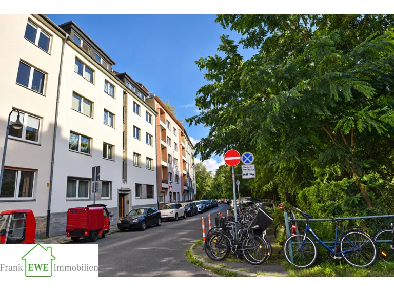 Hausansicht; 3-Zimmer-Wohnung mit Loggia zum Kauf Düsseltal Zoo, Frank Ewe Immobilien