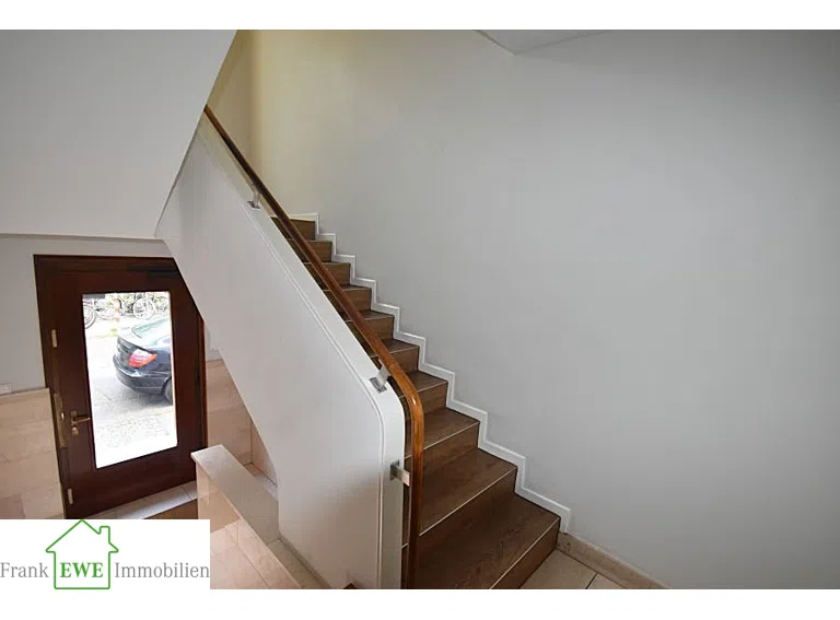 Treppenhaus, 3-Zimmer-Wohnung mit Loggia zum Kauf Düsseltal Zoo, Frank Ewe Immobilien