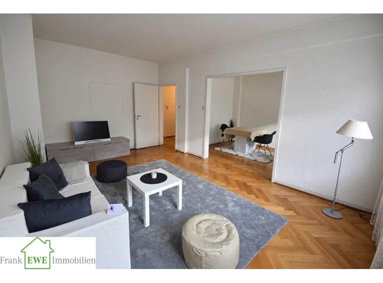 Wohnzimmer; 3-Zimmer-Wohnung mit Loggia zum Kauf in Düsseltal Zoo, Frank Ewe Immobilien