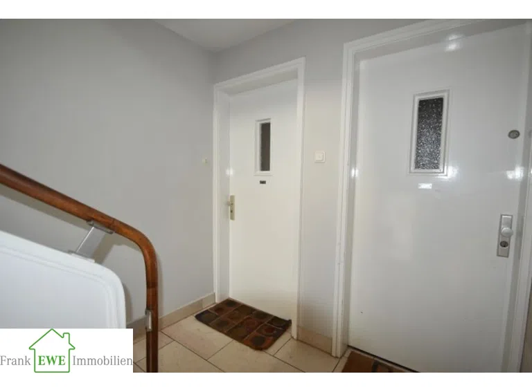 Wohnungseingang, 3-Zimmer-Wohnung mit Loggia zum Kauf in Düsseltal Zoo, Frank Ewe
