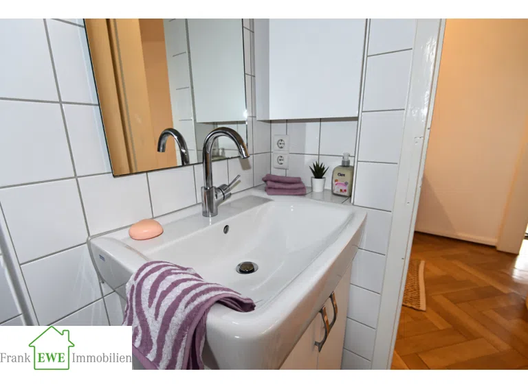Bad; 3-Zimmer-Wohnung mit Loggia zum Kauf in Düsseltal Zoo, Frank Ewe Immobilienmakler