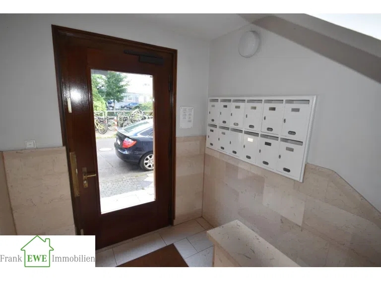 Hauseingang, 3-Zimmer-Wohnung mit Loggia zum Kauf Düsseltal Zoo, Frank Ewe Immobilien