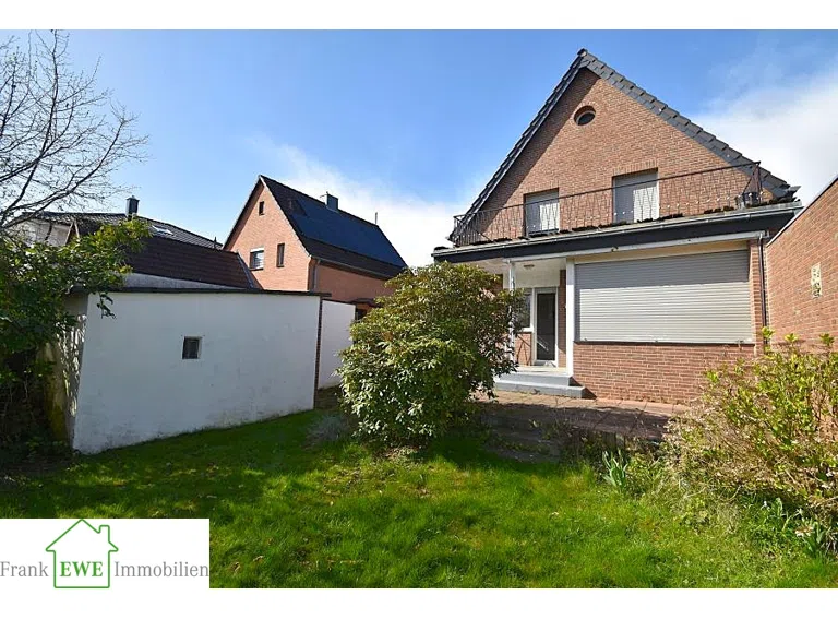 Hausansicht Rückseite, Grundstück mit Altbestand zum Kauf in Düsseldorf Urdenbach, Frank Ewe Immobilienmakler