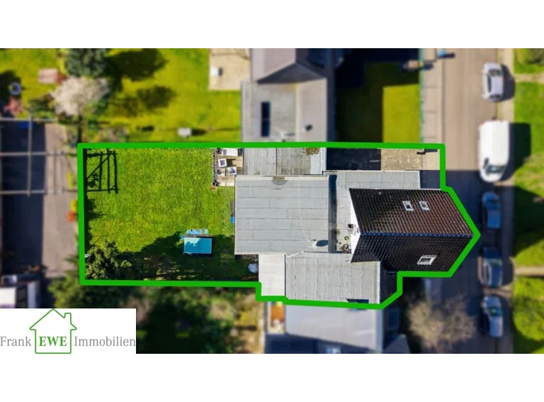 Luftaufnahme gesamtes Grundstück, Zweifamilienhaus zum Kauf in Düsseldorf Hassels, Frank Ewe Immobilien