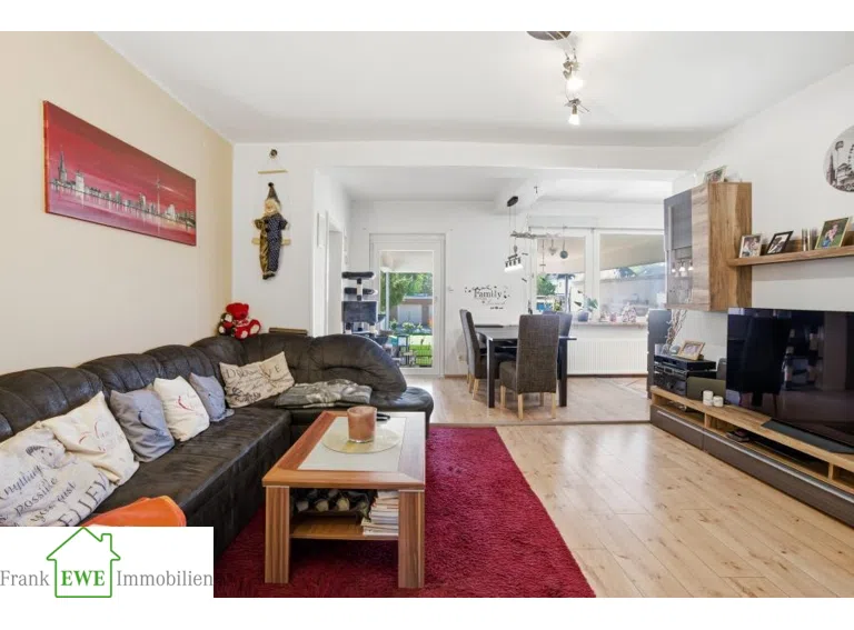 Wohn- Esszimmer EG, Zweifamilienhaus mit Garage zum Kauf in Düsseldorf Hassels, Frank Ewe Immobilienmakler Düsseldorf Hassels