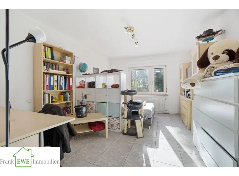 Kinderzimmer 1 EG, Zweifamilienhaus mit Gsrage zum Kauf in Düsseldorf Hassels, Frank Ewe Immobilienmakler Düsseldorf Hassels