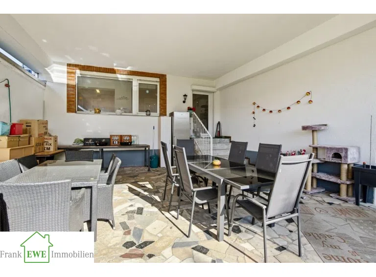 Terrasse EG, Zweifamilienhaus mit Garage zum Kauf in Düsseldorf Hassels, Frank Ewe Immobilienmakler Düsseldorf Hassels