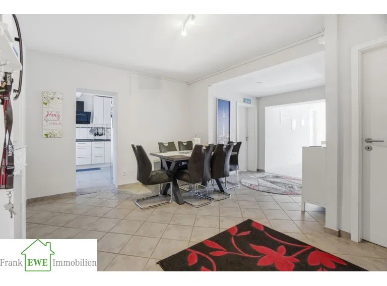 Esszimmer 1. OG, Zweifamilienhaus mit Garage zum Kauf in Düsseldorf Hassels, Frank Ewe Immobilienmakler Düsseldorf Hassels