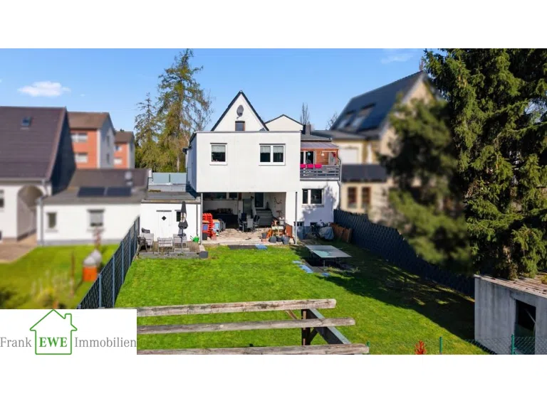 Garten und Rückansicht, Luftaufnahme, Zweifamilienhaus zum Kauf in Düsseldorf Hassels, Frannk Ewe Immobilienmakler Düsseldorf Hassels