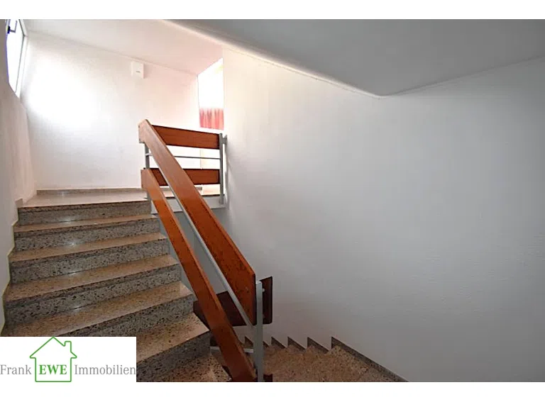 Treppenhaus, Wohn- und Geschäftshaus zum Kauf in Düsseldorf Garath, Frank Ewe Immobilienmakler Düsseldorf Hassels