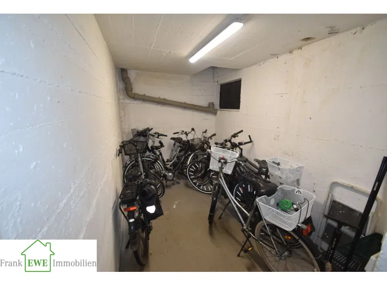 Fahrradkeller, Wohn- und Geschäftshaus