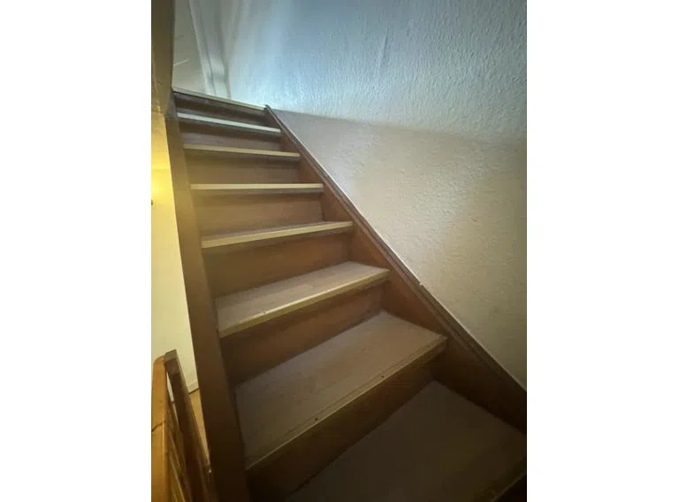 19 Treppe zum OG