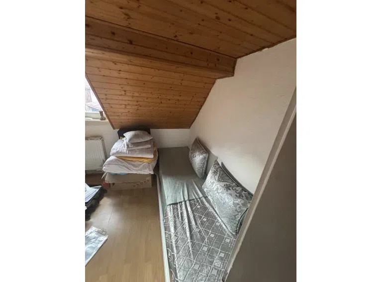 26 Schlafzimmer