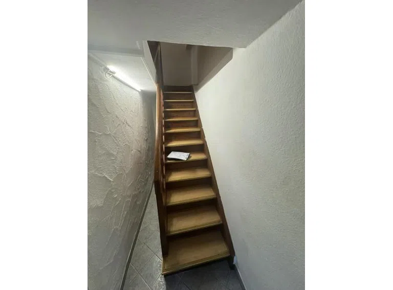 10 Treppe zum OG