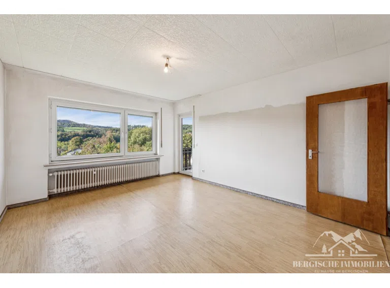 OG - Wohnzimmer mit Balkon