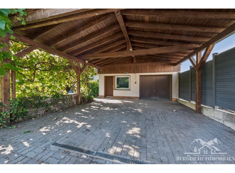Carport & Garage