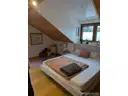 geräumiges Schlafzimmer