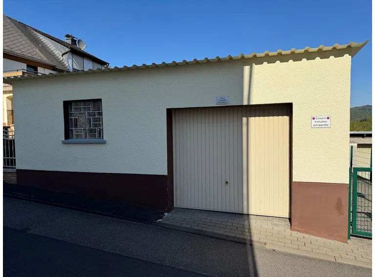 Außenansicht / Garage