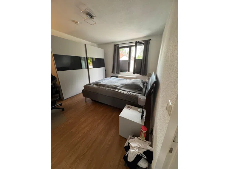 Schlafzimmer 1