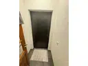 110 Garderobe und Außeneingang