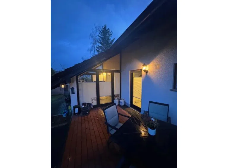 22 Terrasse mit Wintergarten