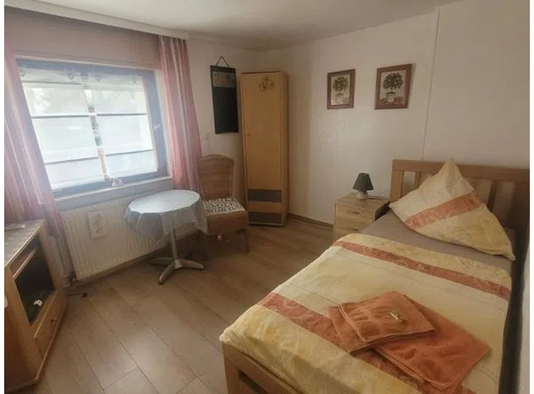 011 Zimmer 3 im OG