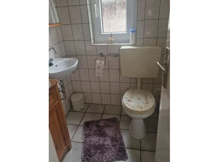018 Wohnhaus Gaeste WC 600x800