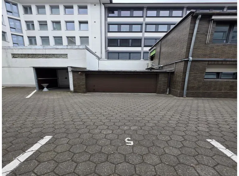 00-Hinterhaus Aussenansicht Garage 1