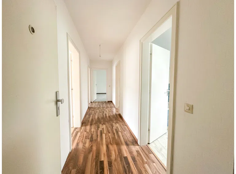 Flur DG (Leerwohnung)