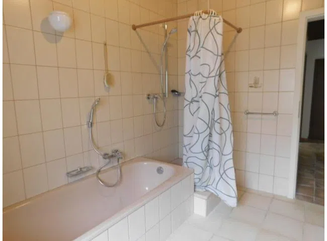 DB9-1 Badezimmer