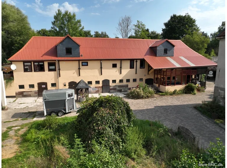Wohn-, Wirtschafts- und Restaurantgebäude