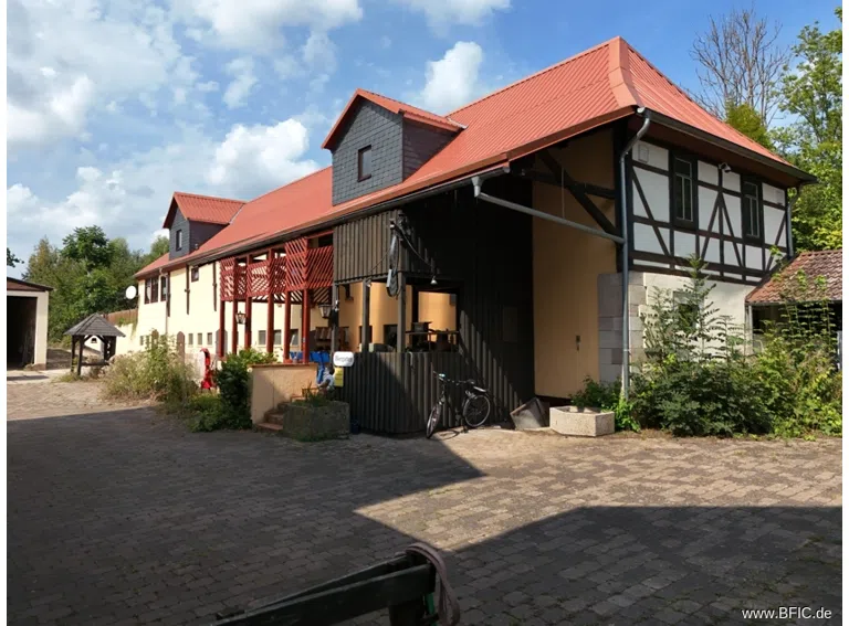 Wohn-, Wirtschafts- und Restaurantgebäude