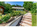 Freistehendes Einfamilienhaus in Hanglage mit traumhaftem Garten