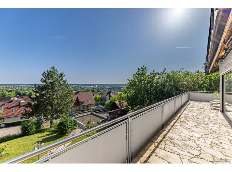 Freiraum mit Fernsicht – der perfekte Balkon zum Entspannen