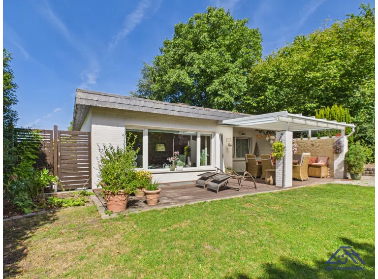 Garten Blick zur Terrasse - Lütt Immobilien - Kiel
