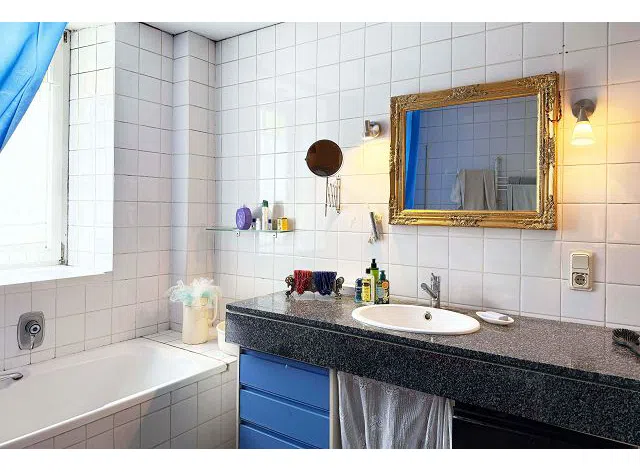 Bad mit Badewanne