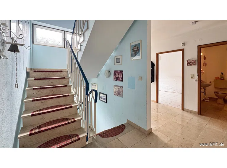 EG Treppe zum OG