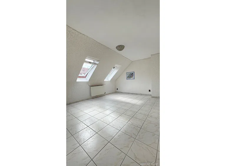 OG linkes Schlafzimmer