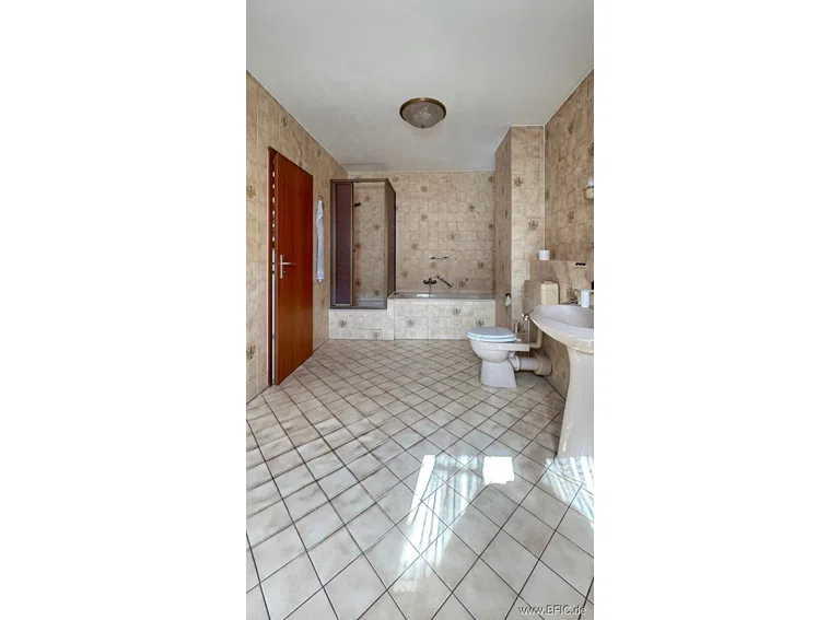 OG Bad mit Wanne, Dusche