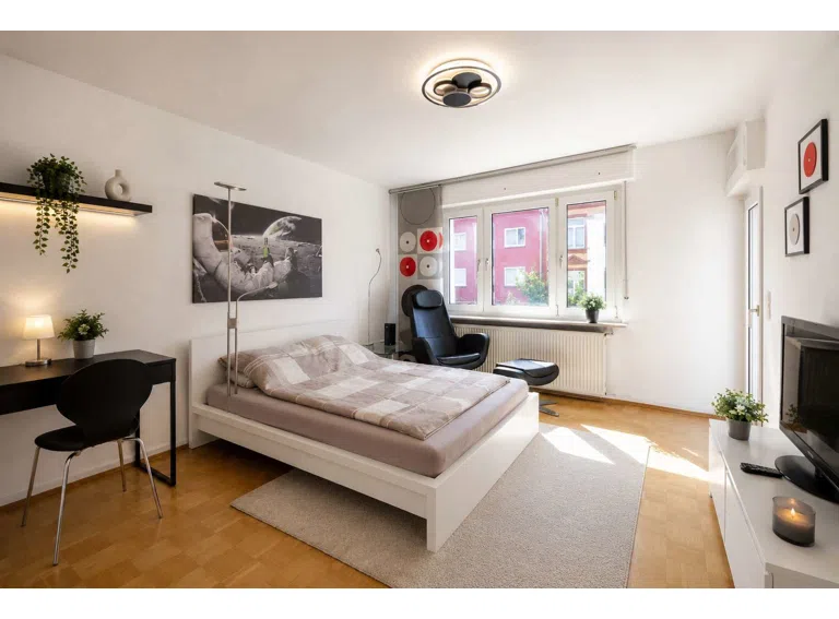 Wohn- und Schlafzimmer (2)
