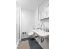 Badezimmer mit Dusche