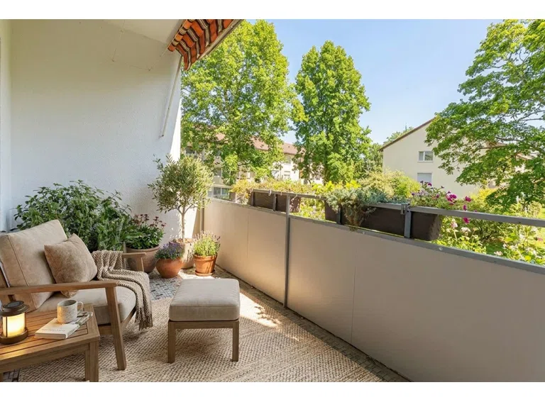 Balkon - digital nachbearbeitet aus Privatsphäregründen