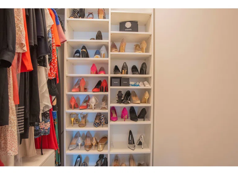 Begehbarer Kleiderschrank