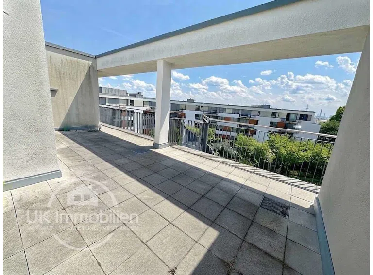 XXL-Dachterrasse_virtuell geräumt